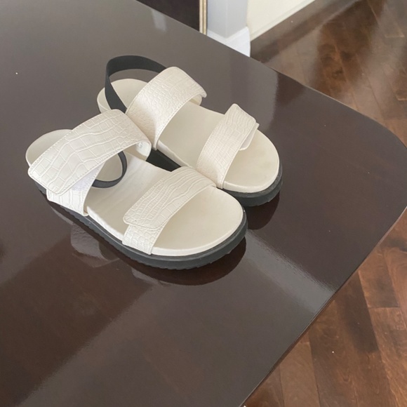 Sandals - Picture 2 of 3